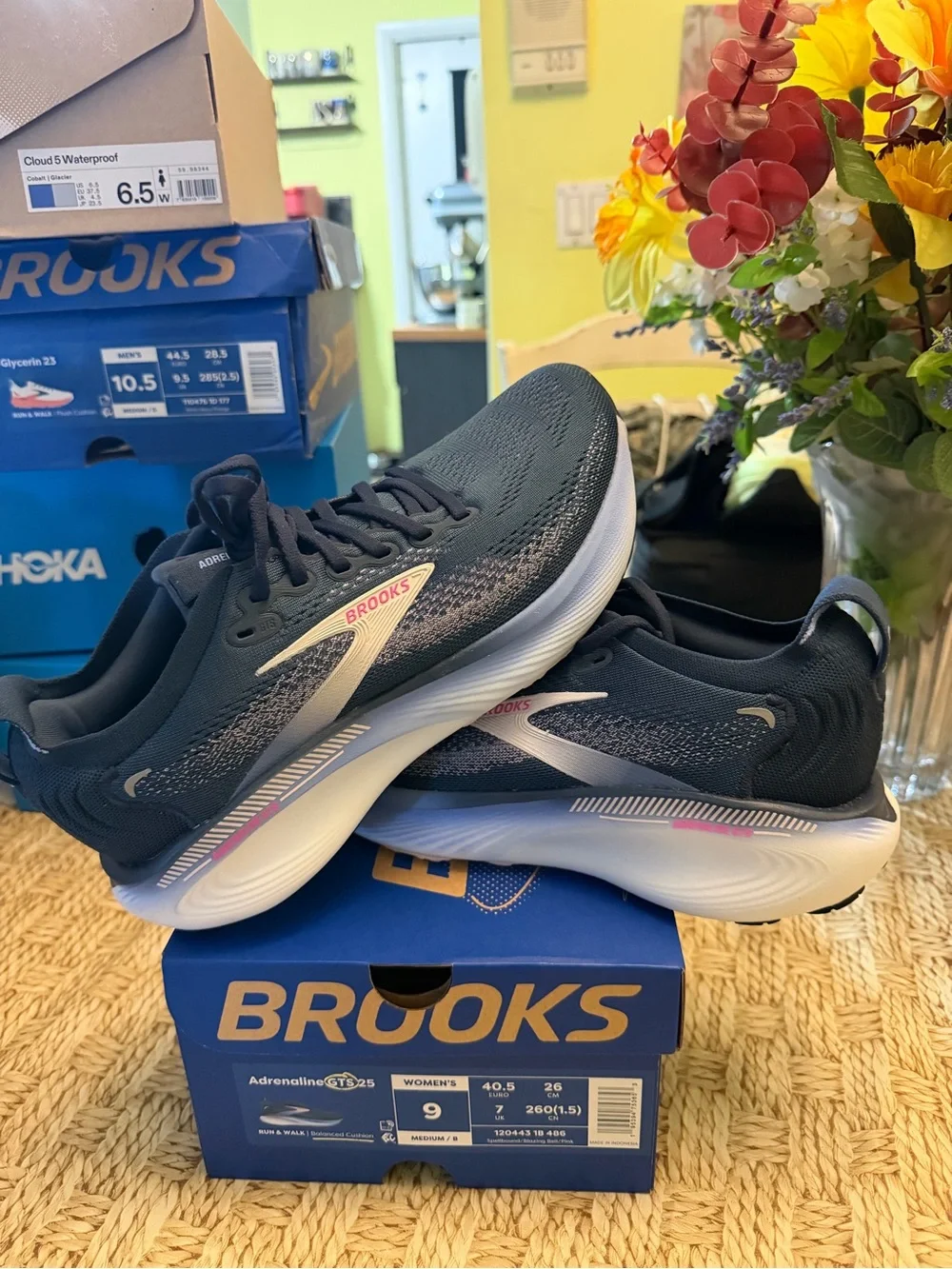 Brooks Women's Adrenaline GTS 25 Spellbound/Blazing Bell/Pink  sz 9 woman new!!